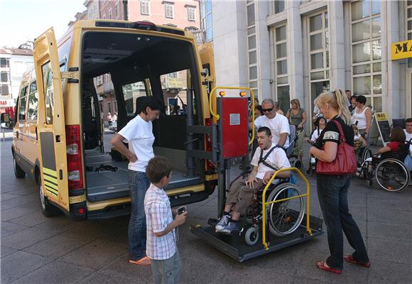 Rijeka: Novo kombi vozilo predano na korištenje Udruzi osoba s celebralnom i dječjom paralizom                                                                                                                                                  