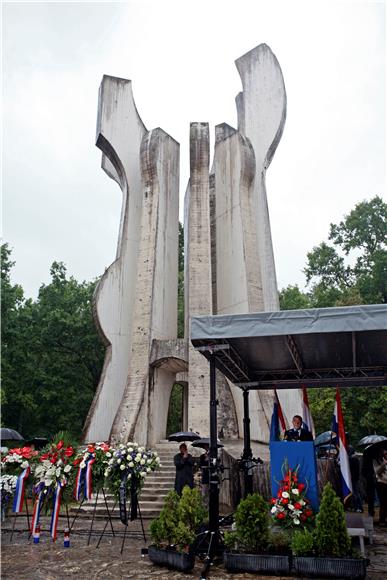 Obilježavanje Dana antifašističke borbe u šumi Brezovica pokraj Siska                                                                                                                                                                           