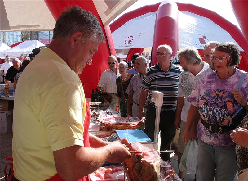 Rijeka: akcija 'Kupujmo hrvatsko'                                                                                                                                                                                                               