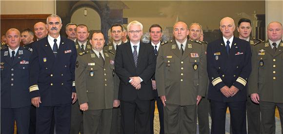 Josipović održao radni sastanak s djelatnim generalima OS RH                                                                                                                                                                                    