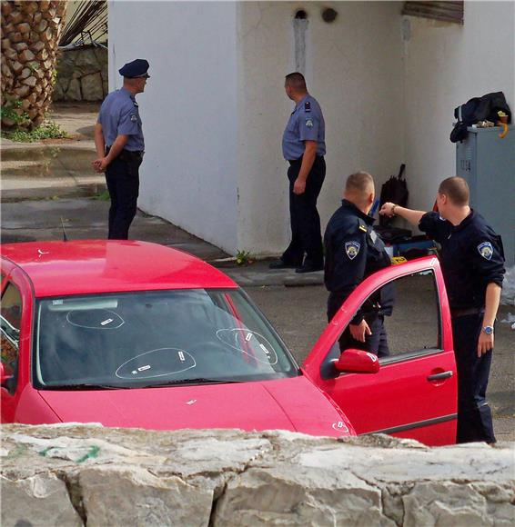 Bačena eksplozivna naprava u dvorište solinske policijske postaje                                                                                                                                                                               