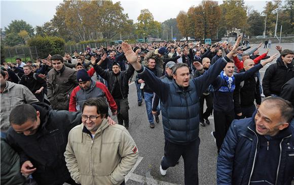 Dvije tisuće navijača na treningu Dinama                                                                                                                                                                                                        