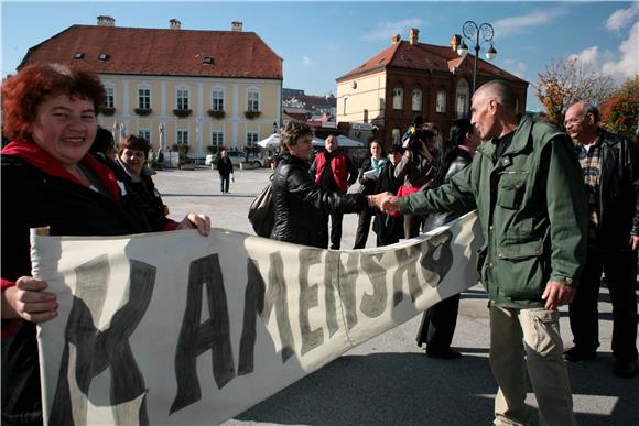 150 radnika Željezare Split prosvjedovalo je pred zagrebačkom katedralom                                                                                                                                                                        