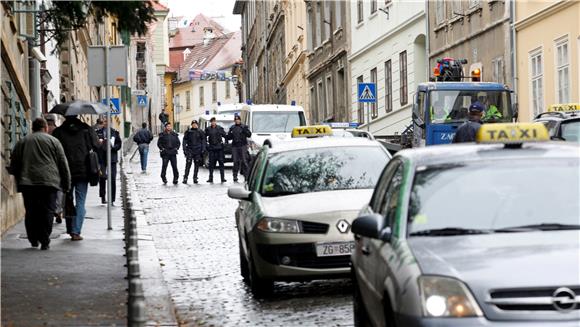 Taksisti i dalje blokiraju promet, Skupština radi po dnevnom redu                                                                                                                                                                               