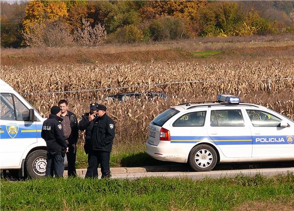 Karlovac - 'opasni' automobil u kukuruzištu - unutra mrtav nestali mladić                                                                                                                                                                       