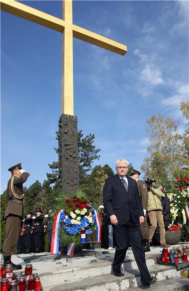 Visoka državna izalsnastva položila vijence na Mirogoju u povodu blagdana Svih svetih                                                                                                                                                           