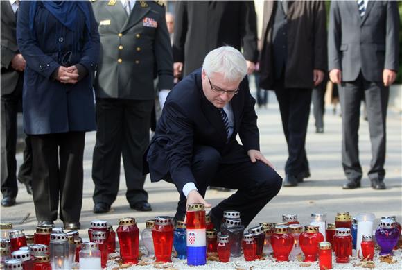 Visoka državna izalsnastva položila vijence na Mirogoju u povodu blagdana Svih svetih                                                                                                                                                           