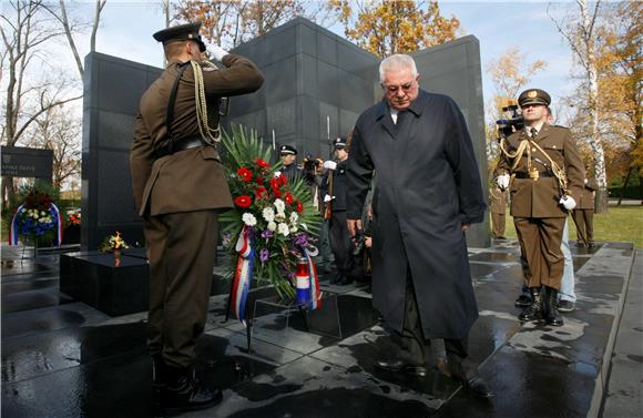 Visoka državna izalsnastva položila vijence na Mirogoju u povodu blagdana Svih svetih                                                                                                                                                           