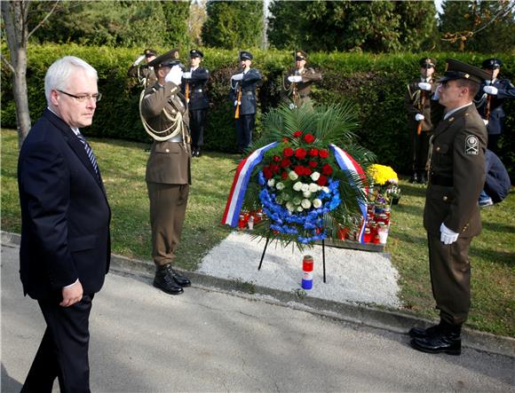 Visoka državna izalsnastva položila vijence na Mirogoju u povodu blagdana Svih svetih                                                                                                                                                           