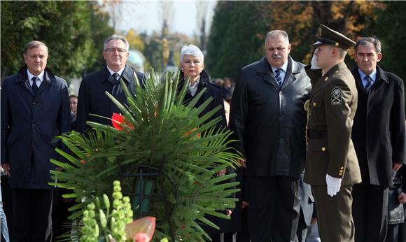 Visoka državna izalsnastva položila vijence na Mirogoju u povodu blagdana Svih svetih                                                                                                                                                           