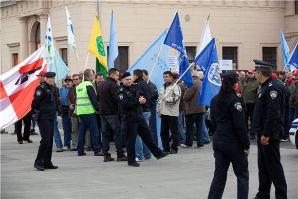 Prosvjed željezničara zbog zaštitne odjeće i obuće                                                                                                                                                                                              