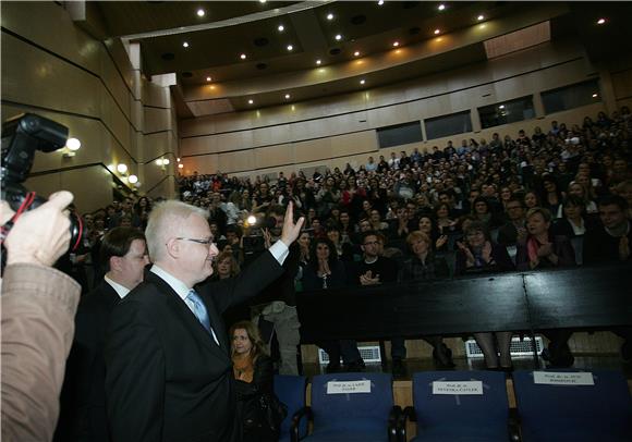  Predsjednik Ivo Josipović prisustvovao je Danima otvorenih vrata na Ekonomskom fakultetu Sveučilišta u Zagrebu                                                                                                                                 