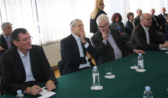 Josipović i Tadić posjetili Krnjak                                                                                                                                                                                                              