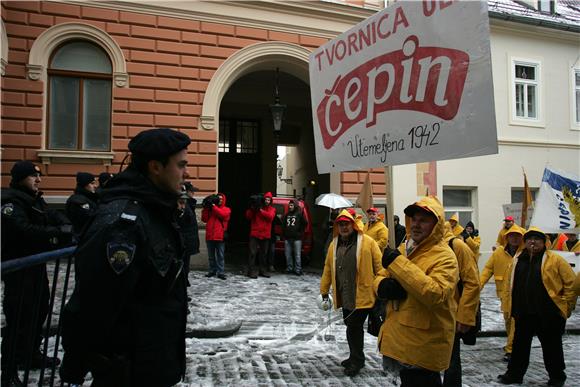 Radnici Tvornice ulja Čepin prosvjeduju u Zagrebu                                                                                                                                                                                               