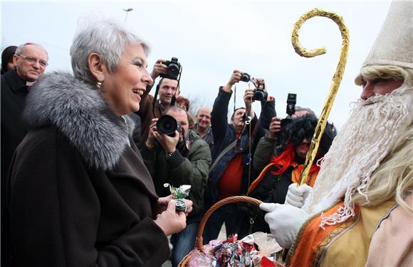 Premijerka Kosor na svečanoj sjednici Gradskog vijeća u povodu Dana grada Pleternice                                                                                                                                                            