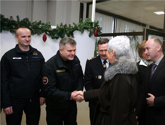 Premijerka Jadranka Kosor posjetila je Državni centar 112 i Županijski centar 112 Zagreb                                                                                                                                                        