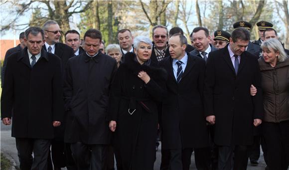 Premijeka Kosor položila vijence na Mirogoju u povodu 15. siječnja, obljetnice međunarodnog priznanja Hrvatske                                                                                                                                  