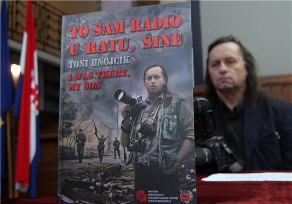 Predstavljene fotomonografije 'Hrvatski ratni plakat' i 'To sam radio u ratu, sine'                                                                                                                                                             