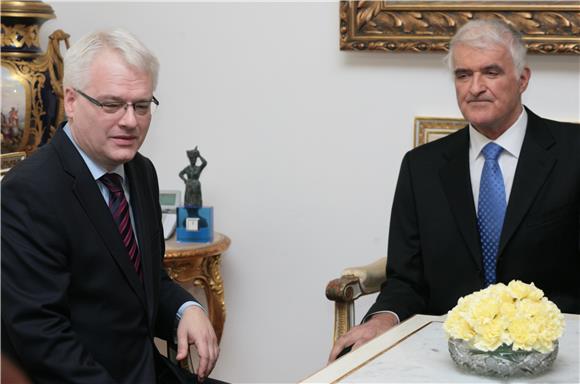 Predsjednik Republike Ivo Josipović primio je izaslanstvo HAZU                                                                                                                                                                                  