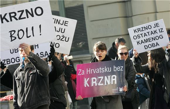 Prosvjed protiv nošenja životinjskoga krzna                                                                                                                                                                                                     