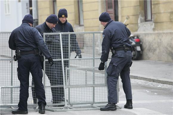 Zagreb: policija blokirala prosvjednicima prilaze Markovu trgu                                                                                                                                                                                  