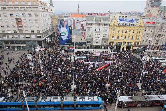 Prosvjed hrvatskih branitelja na Trgu bana Jelačića u Zagrebu                                                                                                                                                                                   