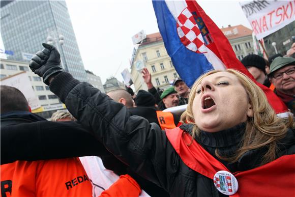 Prosvjed hrvatskih branitelja na Trgu bana Jelačića u Zagrebu                                                                                                                                                                                   