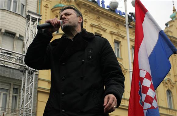 Prosvjed hrvatskih branitelja na Jelačićevom trgu u Zagrebu                                                                                                                                                                                     