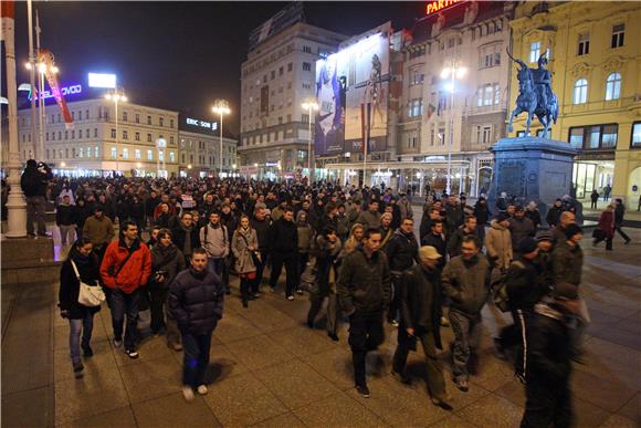 Prosvjednici došli do Trga žrtava fašizma                                                                                                                                                                                                       