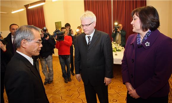 Predsjednik Republike upisao se u knjigu žalosti u veleposlanstvu Japana u Zagrebu                                                                                                                                                              