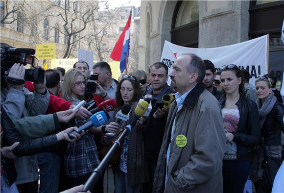 Krenula povorka solidarnosti sa štrajkašima iz 'Večernjaka'                                                                                                                                                                                     