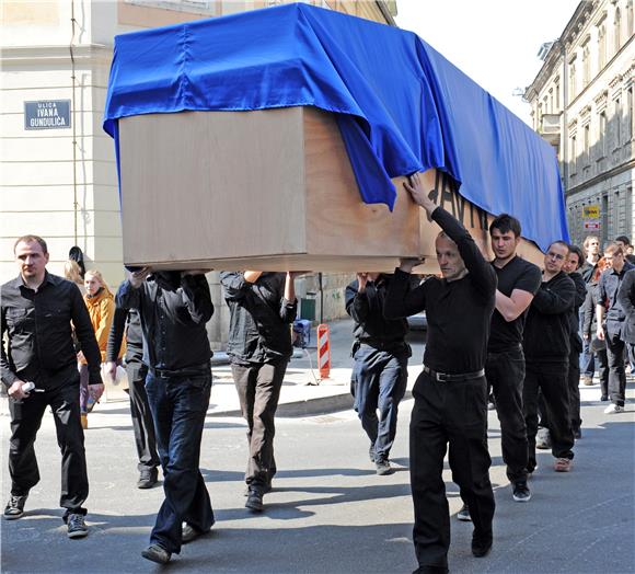 Prosvjedni perfomans Zelene akcije i Prava na grad                                                                                                                                                                                              