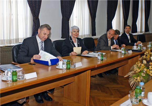 Premijerka Kosor na sjednici povjerenstva za plinifikaciju                                                                                                                                                                                      