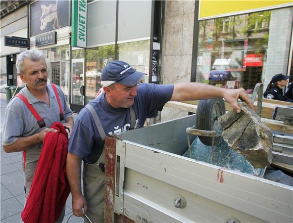 Na pločnik pao kip s fasade u Jurišićevoj - nema ozlijeđenih                                                                                                                                                                                    