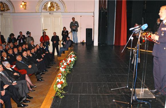 Premijerka Kosor na svečanoj sjednici Skupštine Hrvatske vatrogasne zajednice u Karlovcu                                                                                                                                                        