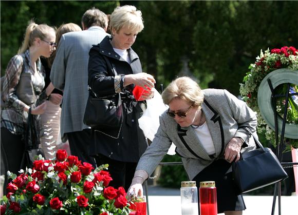 Obitelj i generali položili vijence na grob dr. Tuđmana                                                                                                                                                                                         