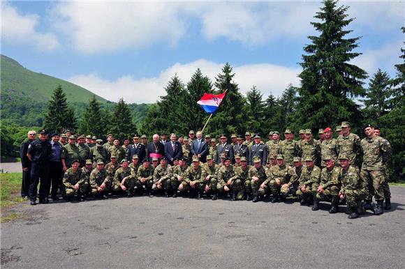 Božinović i Ivić na vojno-redarstvenom hodočašću u Lourdes                                                                                                                                                                                      