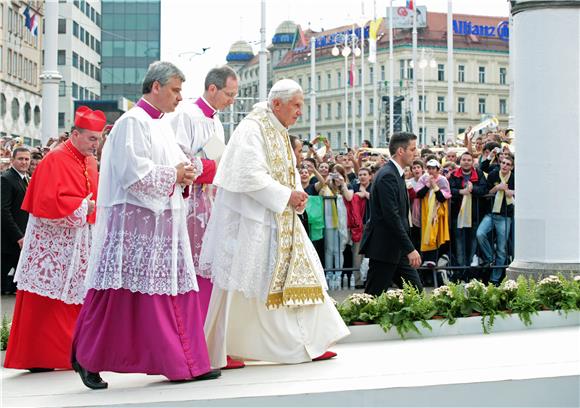 Papa Benedikt XVI. stigao na Trg bana Jelačića                                                                                                                                                                                                  