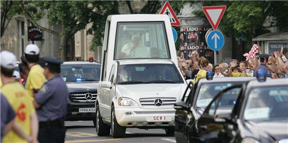 Papa dolazi u Zagrebačku katedralu                                                                                                                                                                                                              