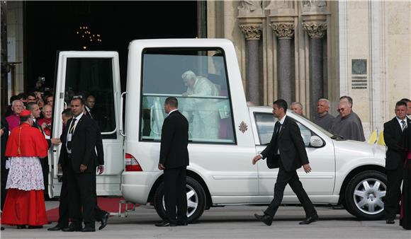 Papa dolazi u Zagrebačku katedralu                                                                                                                                                                                                              