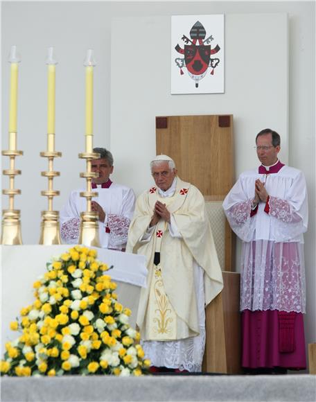 Benedikt XVI.: radujte se očinstvu i majčinstvu                                                                                                                                                                                                 