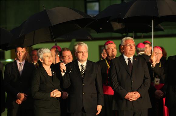 Papa Benedikt XVI. otputovao iz Hrvatske                                                                                                                                                                                                        