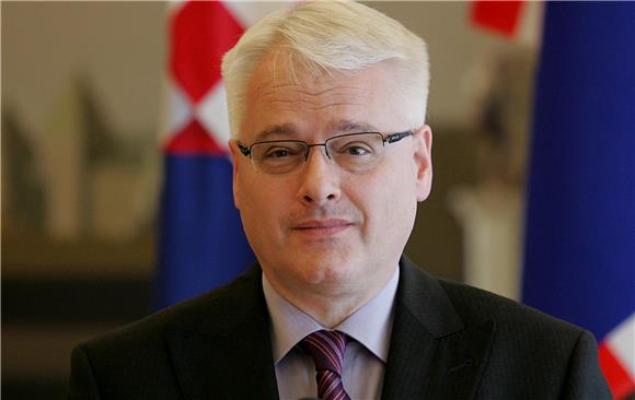 Josipović: odluka EK-a povijesna, treba nastaviti s reformama                                                                                                                                                                                   