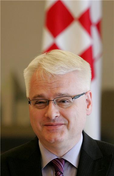 Josipović: odluka EK-a povijesna, treba nastaviti s reformama                                                                                                                                                                                   