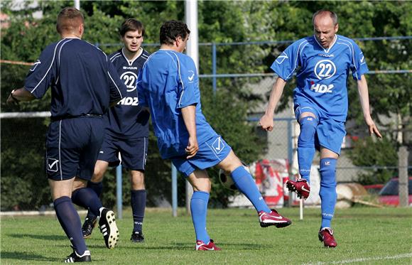 Nogometna utakmica između Mladeži HDZ-a i veterana                                                                                                                                                                                              