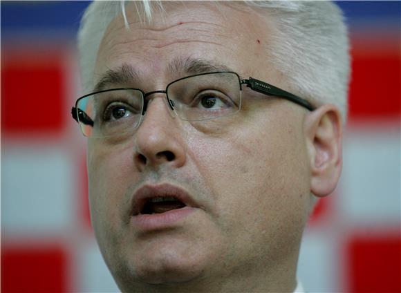 Josipović: nije važno tko će potpisati pristupni ugovor                                                                                                                                                                                         