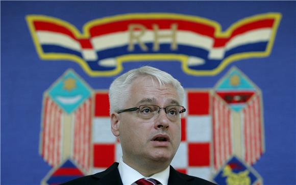 Josipović: nije važno tko će potpisati pristupni ugovor                                                                                                                                                                                         