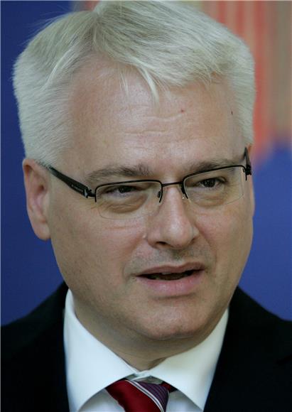 Josipović: nije važno tko će potpisati pristupni ugovor                                                                                                                                                                                         