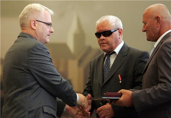 Predsjednik Josipović primio izaslanstvo 112. brigade Hrvatske vojske iz Zadra                                                                                                                                                                  