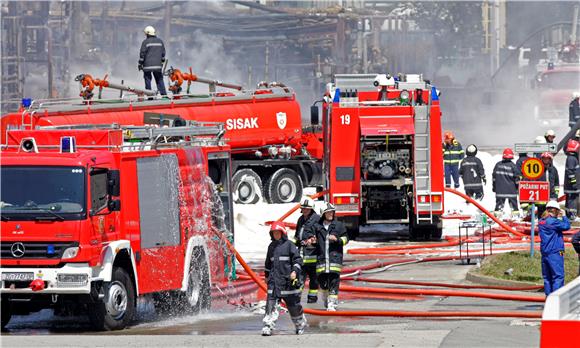 Požar u INA-inoj Rafineriji nafte Sisak                                                                                                                                                                                                         